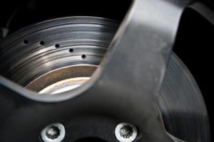 Hvordan du udskifter den bagerste Disk Bremseklodser på en Ford
