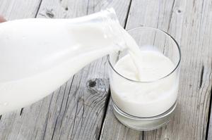 Sådan at få vægt ved at drikke sødmælk