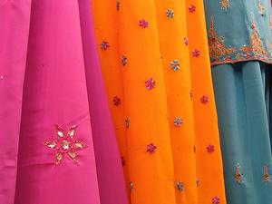 Oplysninger om Indo vestlige kjole i Fashion Design