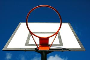Hvordan man opbygger en Steel Basketball Hoop