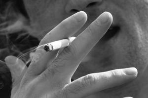 Hvilken effekt har ryger cigaretter har på en persons lunger?