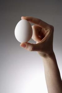 Science retfærdig projekt: hvordan man får et æg ned i en flaske