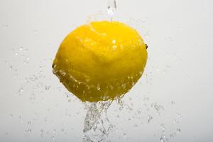 Sådan Juice en citron med Rind