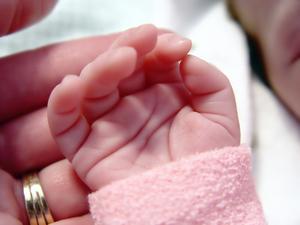 Hvordan til at behandle et barn med hånd brandsår
