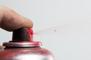 Hvordan til at sprøjte maling glas lyse nuancer